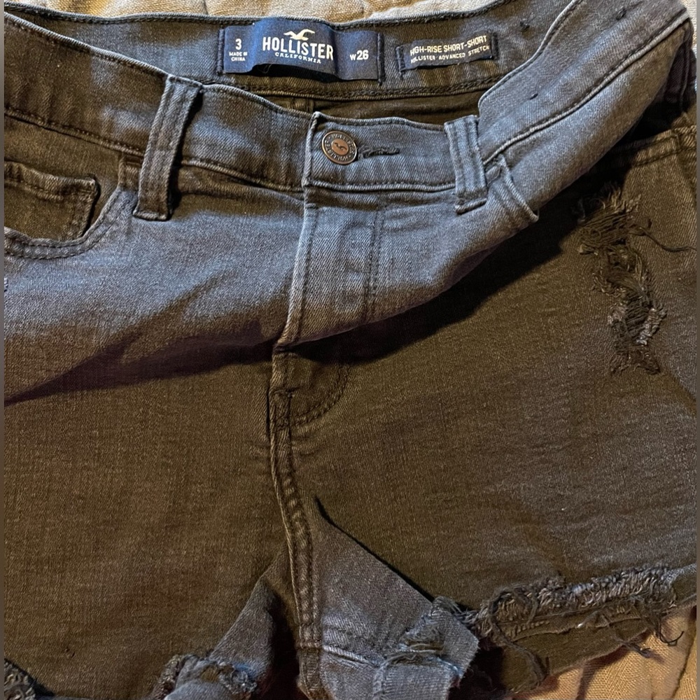 HOLLISTER- HIGH RISE- DISTRESSED SHORTS - Picture 2 of 3